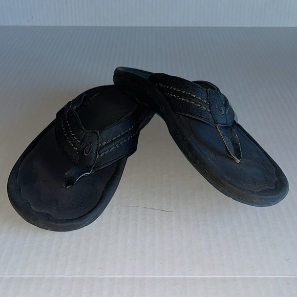 Olukai Black Hokua Flip Flop Sandals - Picture 3 of 11